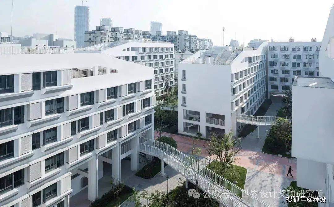 项目名:龙南佳苑公租房获奖者:张佳晶,徐文斌,徐聪,易博文 | 上海高目