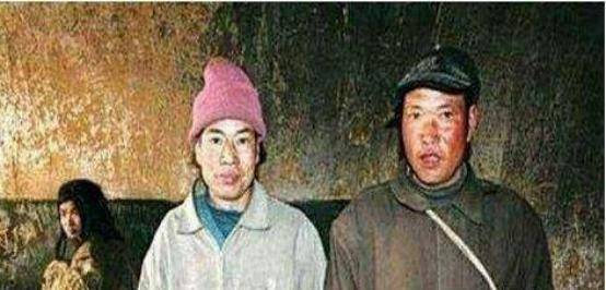 刘二针去接曹小青的时候,她已经躺在地上一动不动了,于是把她带回去关