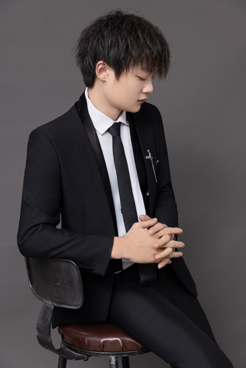 沐洛仙全国优秀护肤讲师唐锦鹏老师履历今天就让我走进全国十佳讲师的