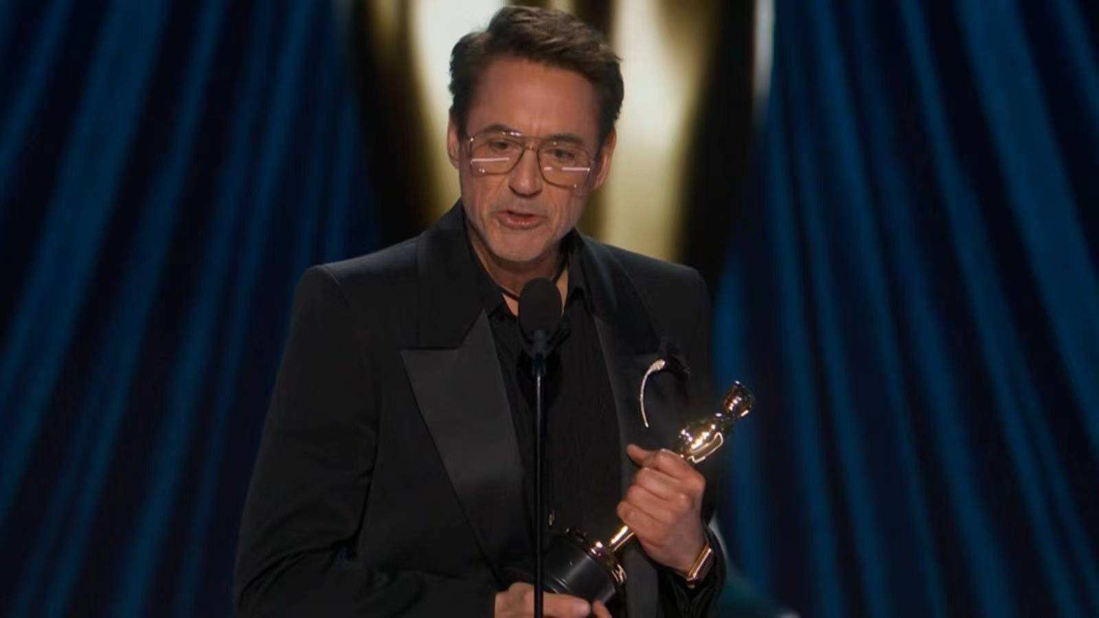 《奥本海默》成奥斯卡大赢家获奖七项，20年来票房最高的最佳电影