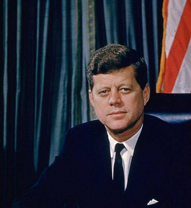 肯尼迪遇刺时,第一个冲上去为总统挡子弹的保镖,后来怎样?_克林特·希