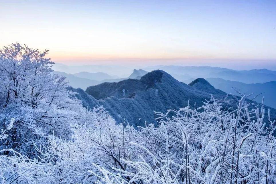 原创川北小城的冬日秘境以山为纸以雪为墨是冬季看雪必去峡谷地