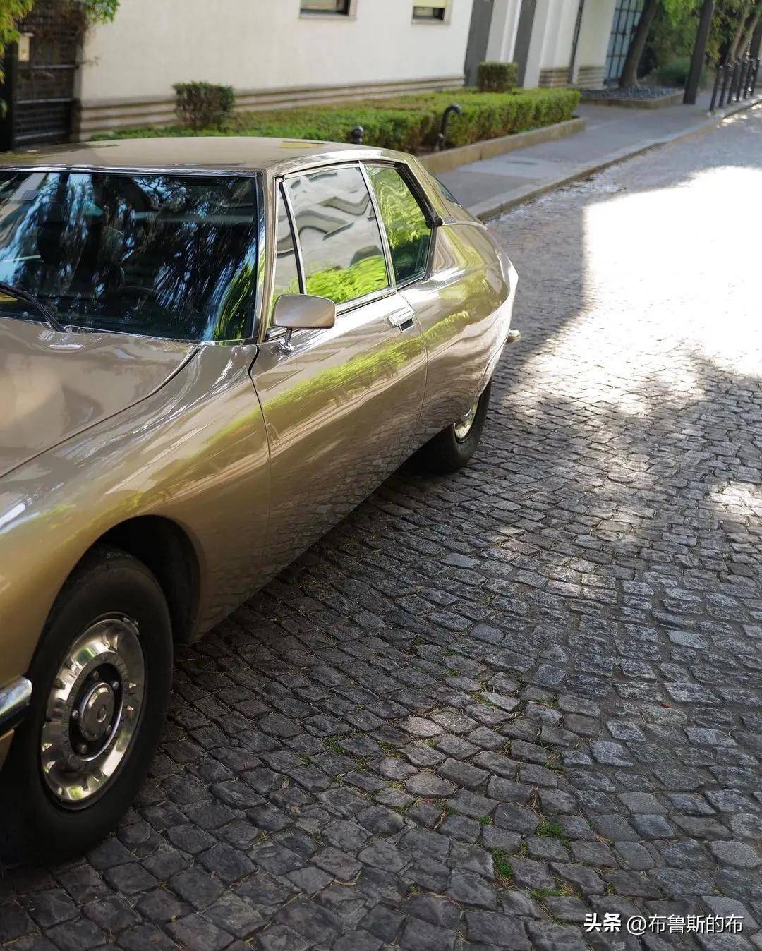 每次看到修缮一新的,保管妥善的雪铁龙sm(citr02en sm)都忍不住要