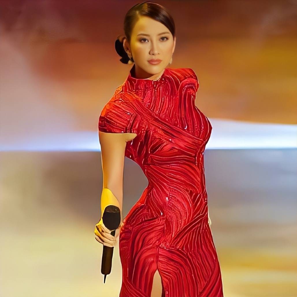 96届奥斯卡开幕,致敬李玟,她是首位登上奥斯卡演唱的华裔女歌手_亚洲