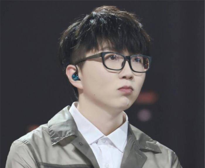 原创一人一首成名曲毛不易消愁不算啥而他仅唱21字却火了10年