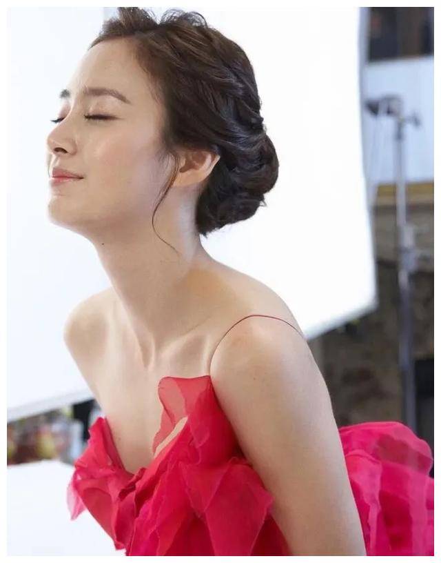 金泰熙韩国r级女星金星首部女主角电影礼物惊艳亮相