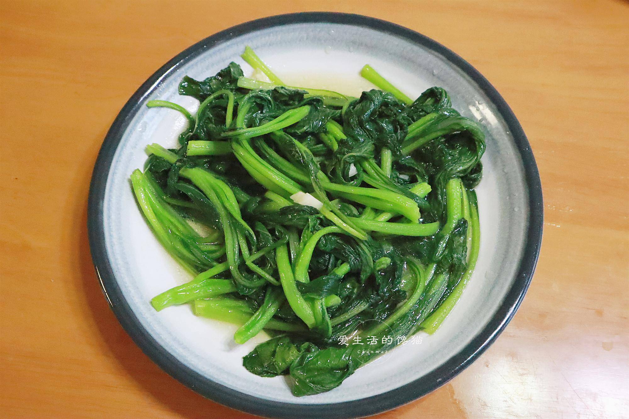 南宁女子晒婆婆做的中午饭,在朋友圈火了,网友:太"寒碜"了