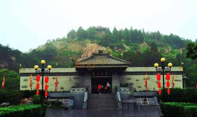 为啥盗墓贼遇到金缕玉衣,都只抽金丝不拿玉石?盗墓贼:谁拿谁傻_贵族_