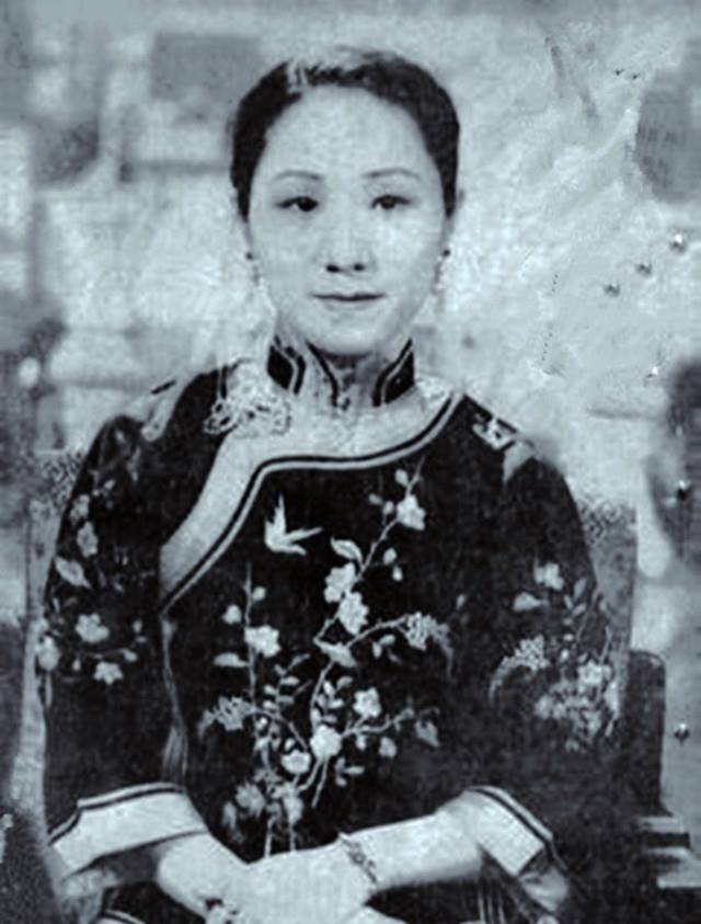 民国四大名旦之一:满脸稚嫩的风尘女子,历经坎坷终成正果_宣景琳