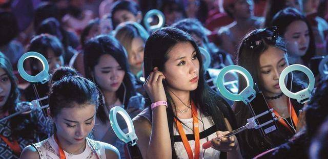 李佳琦高学历实力打脸,成为顶流还需专业知识_直播_李佳琪_网络