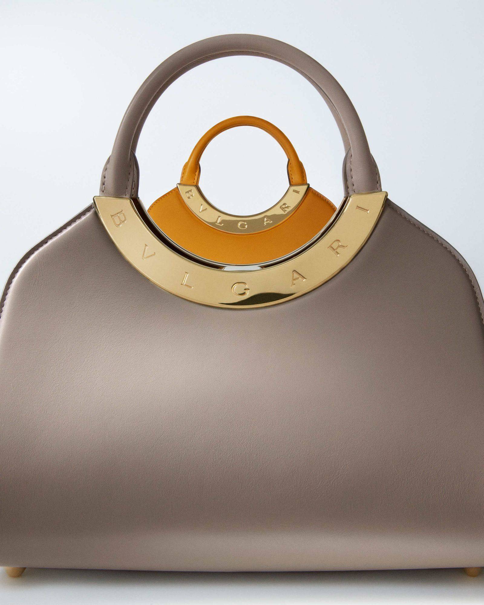 bvlgari宝格丽耀目推出全新bvlgariroma系列手袋以经典品牌logo打造