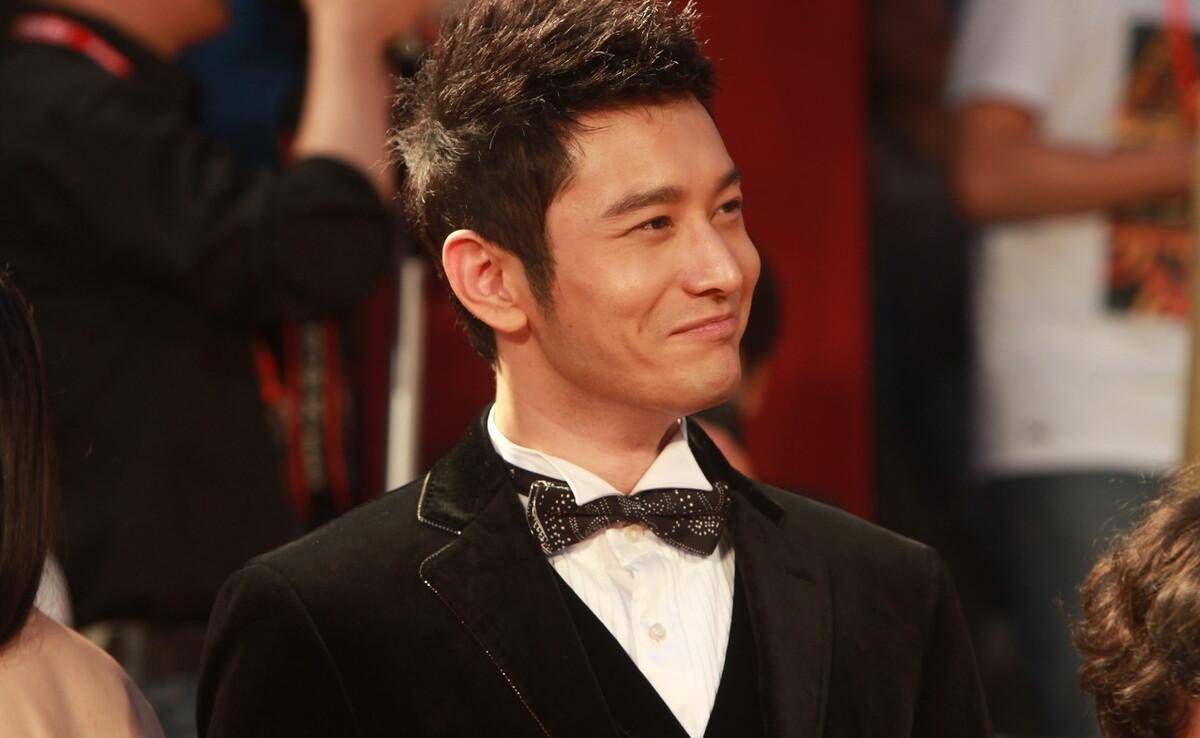 原创救过刘亦菲帮过张小斐他可不是铁憨憨揭秘黄晓明资本发家史