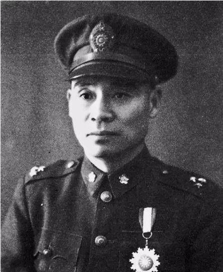 得三将领:一个跪功了得,一个坐功了得,一个站功了得_顾祝同_黄杰_陈诚