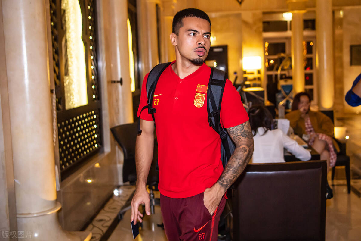 31岁归化国脚因家事离队,亲自给伊万打电话,已离开中国…_李可_费南多