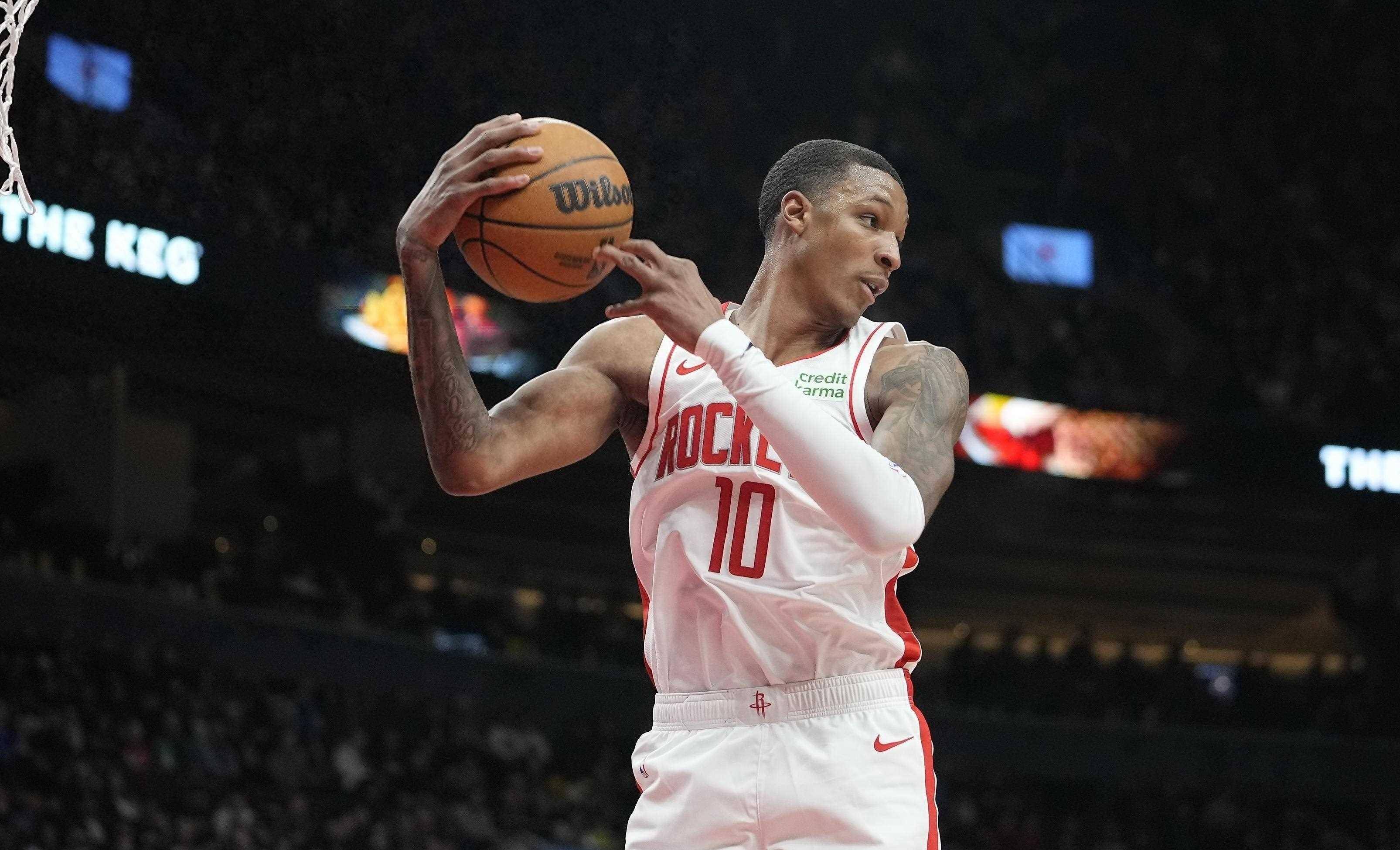 小贾巴里-史密斯11中5拿到15分9板4助2断2帽 正_篮球迷_球员_精神