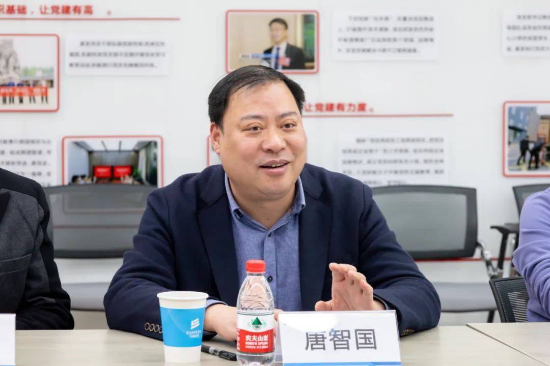 唐智国书记在发言中指出,近期医院积极落实中央及省委