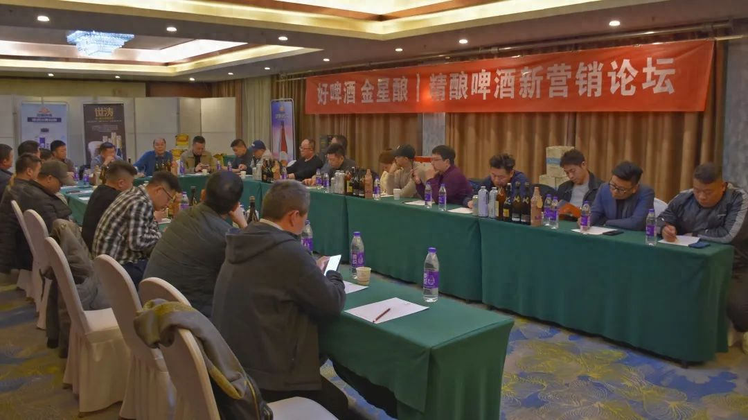 金星啤酒集团副董事长张峰,常务副总李鹏,营销中心总经理吕晓朋等领导