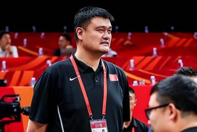 忍无可忍姚明要换帅本土助教上位乔帅赖着不走要百万违约金