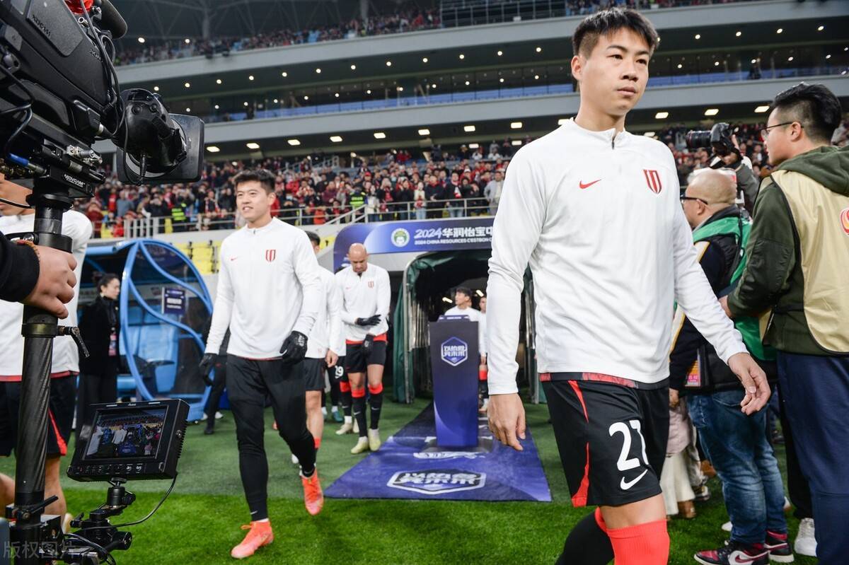 成都蓉城重量级新援即将首秀,曾是津门虎核心_杨帆_中卫_胡睿