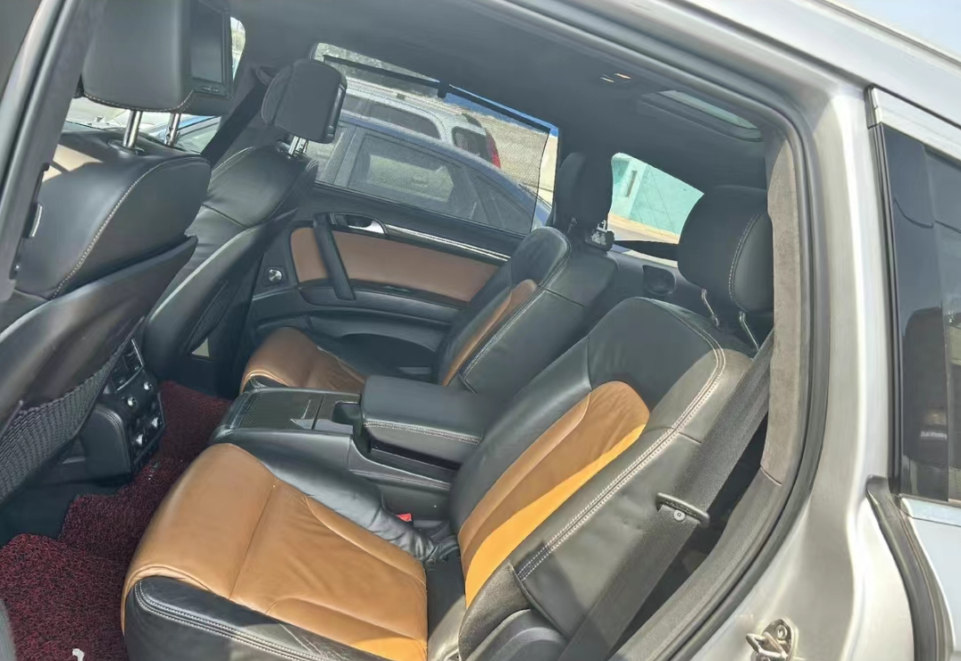 河南12缸奥迪q7火了!2012年落地257万,看到仪表盘:这是摆件?