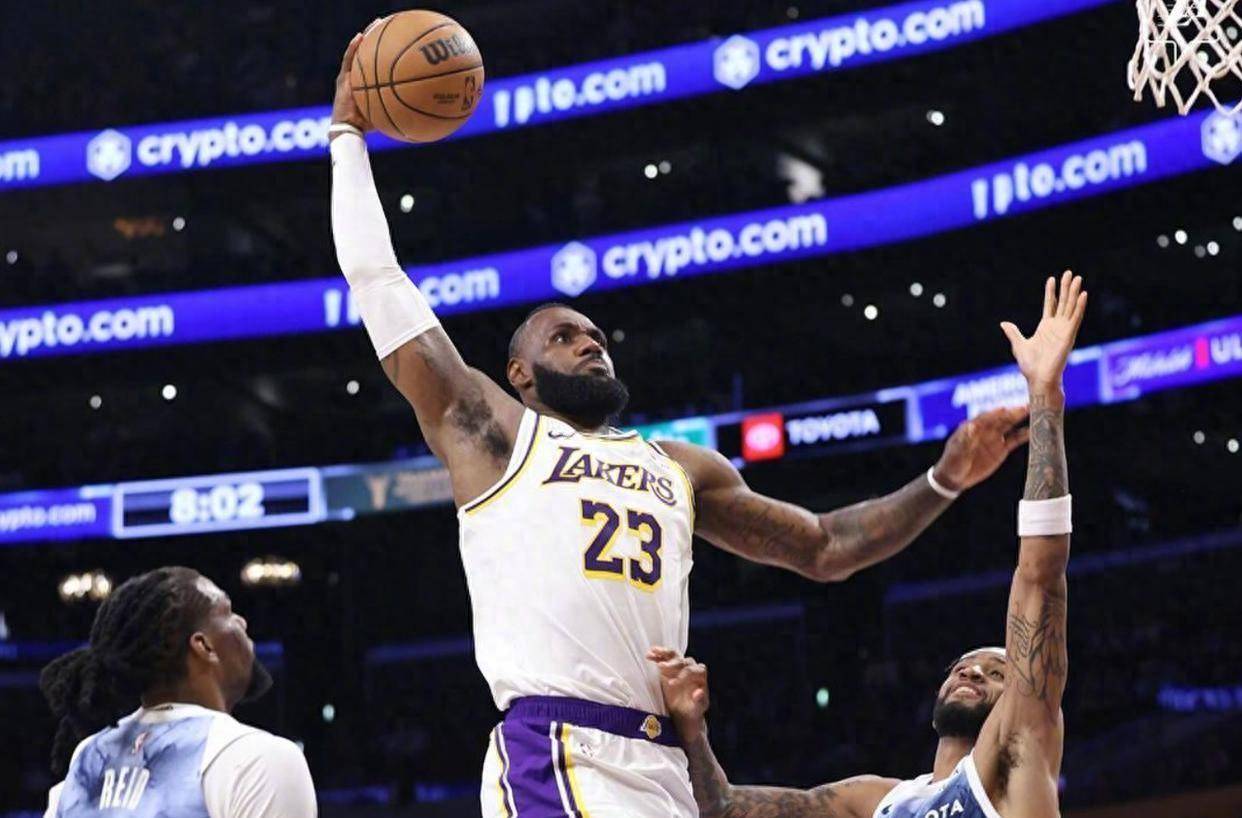 原创27分25板浓眉天神下凡詹姆斯复出惊艳湖人大胜西部第二