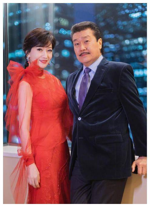 叶童登上无限超越班台前引证张国荣经典金句寓意深远