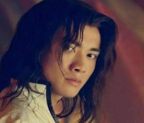 他为演"杨过"削骨,被刘亦菲嫌丑出局,37岁获刑,今再次翻红_聂远