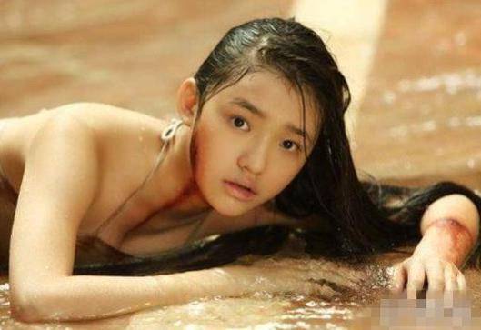 很多人认识林允,应该是在《西游伏妖篇》和周星驰导演的《美人鱼》这