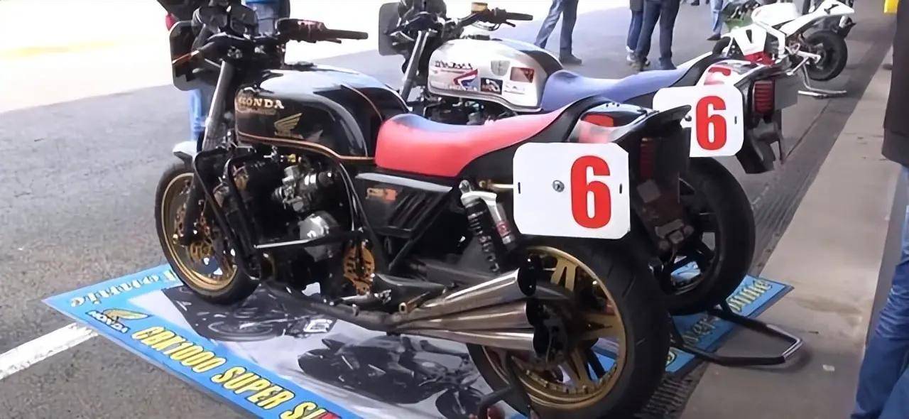 产自上世纪七十年代的本田cb1000,六缸发动机设计,号称油老虎_搜狐