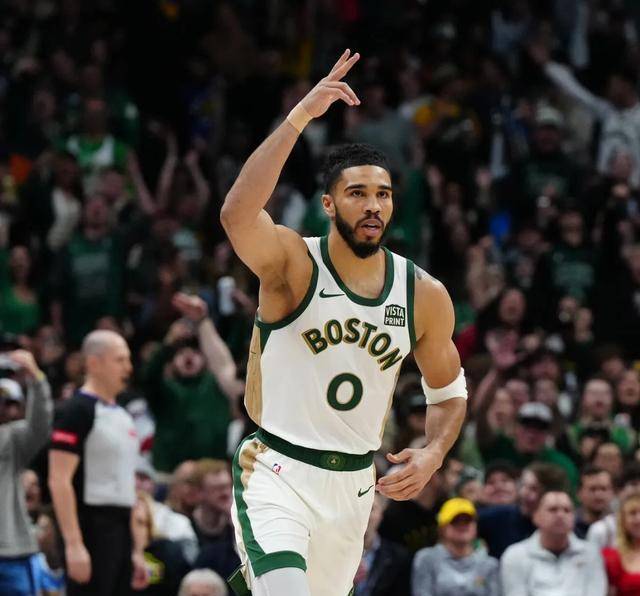 狂轰53 11 13,塔图姆布朗暴走,联盟第1完胜倒数第2!