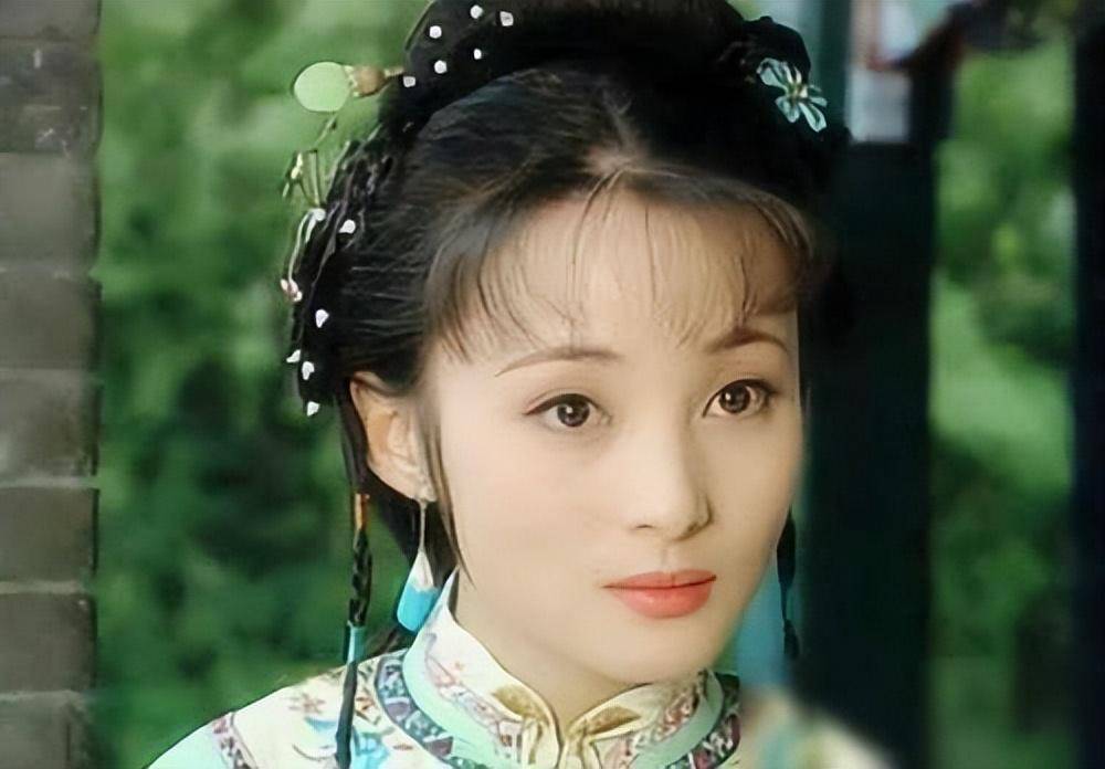 原创陈建斌夫妇香港路演受追捧48岁蒋勤勤生图惊艳难怪叫水灵