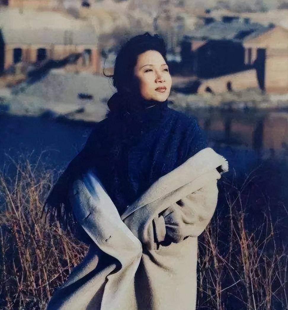 原创歌手李娜不顾亲人流泪劝阻出家25年后她过得怎样了