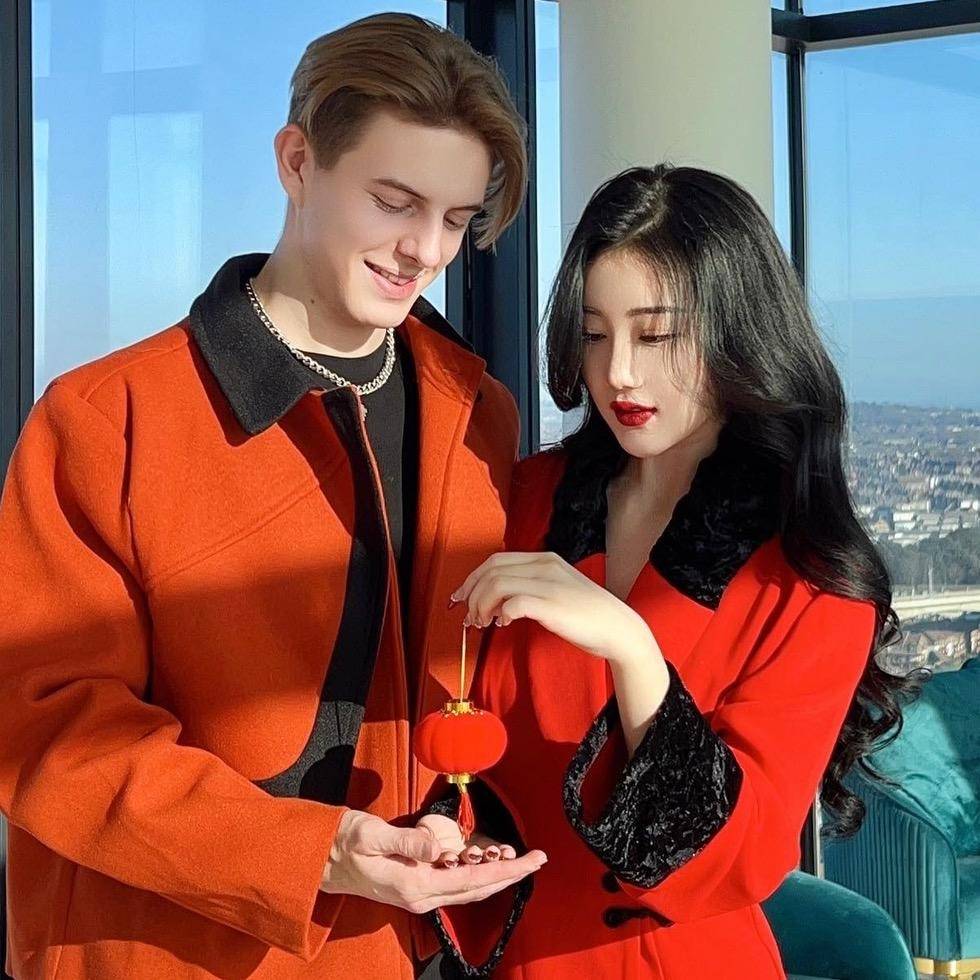 据了解,angel是一位来自中国的网红,老公alfie则出生于英国,他们的