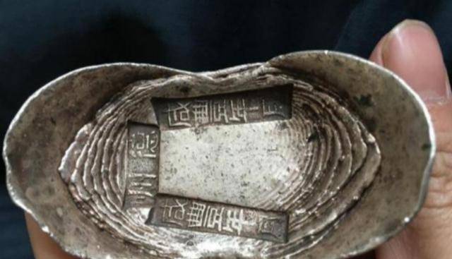 河南农民误捡"土疙瘩",坚持上交国家,20年后被鉴定为高仿_高艮_金元宝