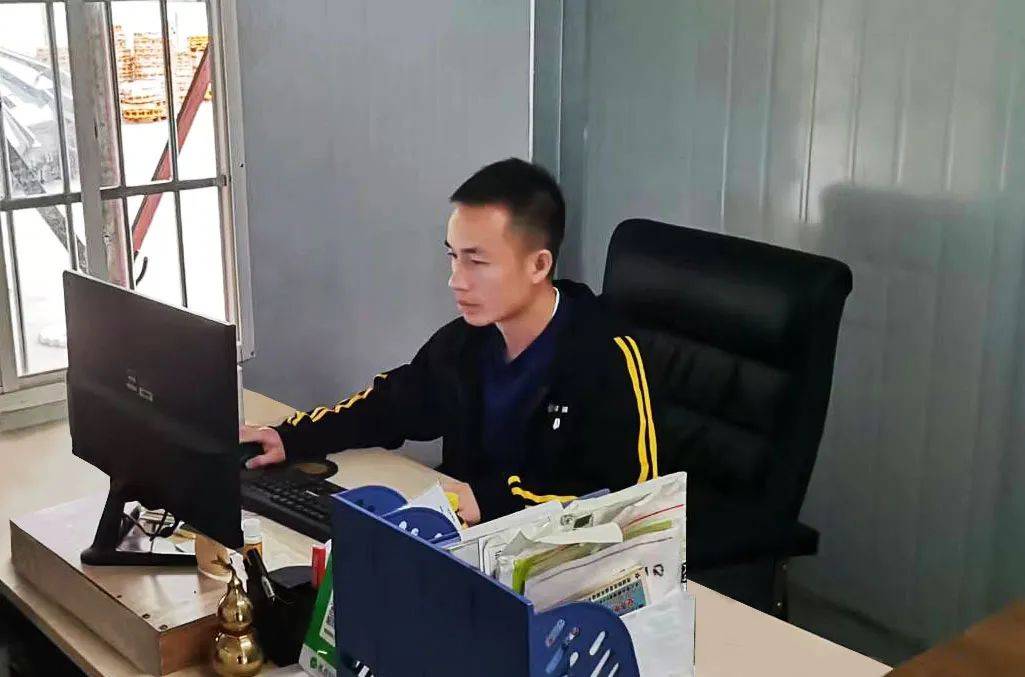 "选择加盟壹米滴答是因一次派件,觉得壹米滴答的服务特别好,特省心,而