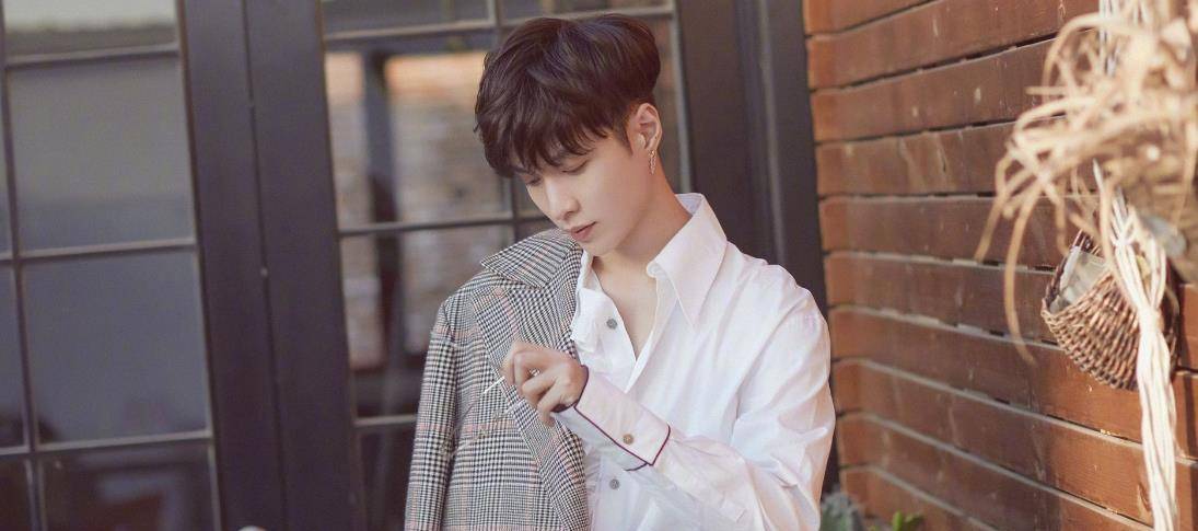 原创被嘲盛世白莲把努力当口头禅的张艺兴是不太聪明还是凹人设