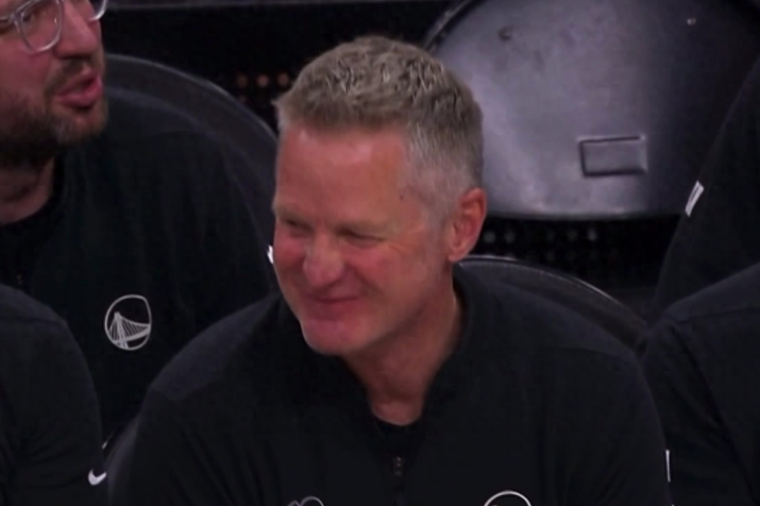 原创勇士胜马刺科尔开心抱波波文班沮丧克莱沮丧战绩紧咬湖人