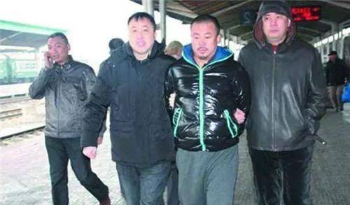 潜逃到娱乐圈13年,参演40多部剧,还获最佳男配角_吉世光_警方_杨琳