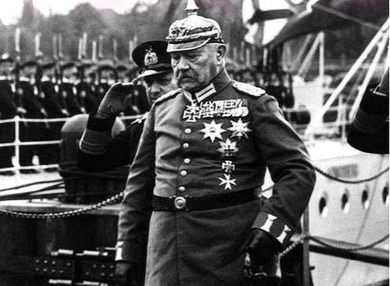 这位参加过普奥,普法战争的老兵,一战时的东线元帅,其戎马一生.