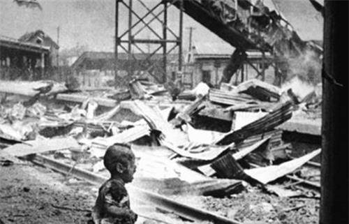 爆炸幸存者,面对采访时哭诉:美国为何要制造这种"怪物"_日本_原子弹