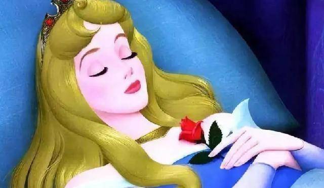 的睡美人,她躺在树干里,身上穿着十几件羊皮大衣,带着美丽的青铜项链