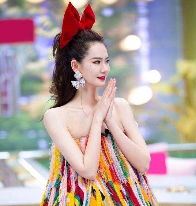 戚薇衣服越夸张越漂亮示范的旅行穿搭真高级款款都很适合拍照