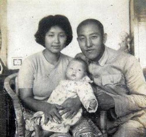 却因为患病不到30岁就离开人世,阎锡山家里只剩下两个小儿子,他自然费