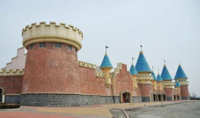 原创北京有一游乐场曾号称是第一大游乐园如今却荒草丛生