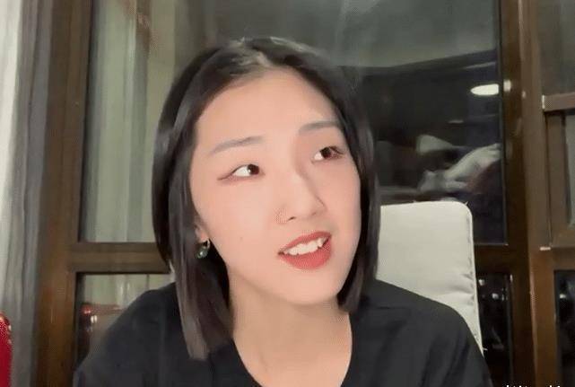 显得_杨芸_皮肤