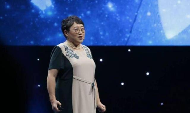 李银河与跨性别恋人同居17年称爱情不应受性别约束