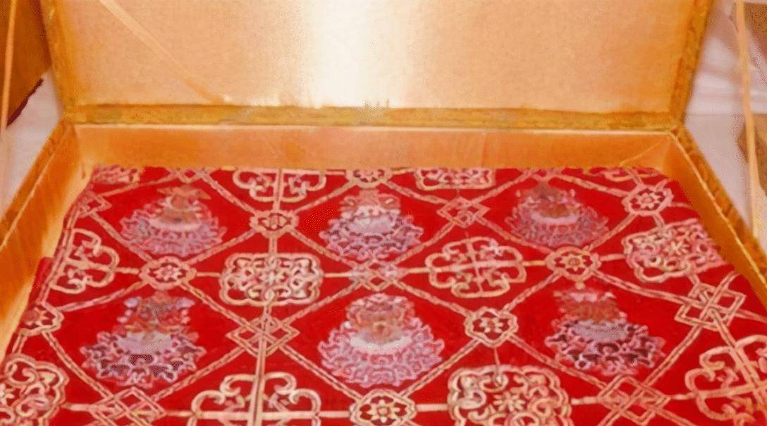 原创释永信的锦襕袈裟金线缝制18k金配钩还有翡翠玉环