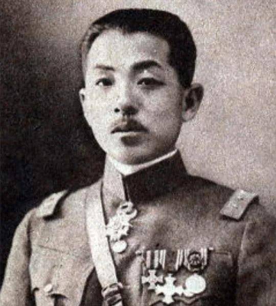 原创1932年混世魔王张宗昌被韩复渠骗来济南上火车前被郑继成刺杀