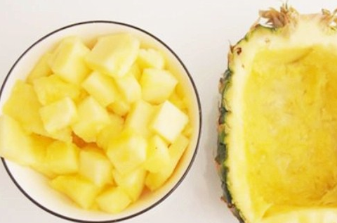 做菠萝饭菠萝要不要焯水泰国大厨这步做错了难怪又油又腻