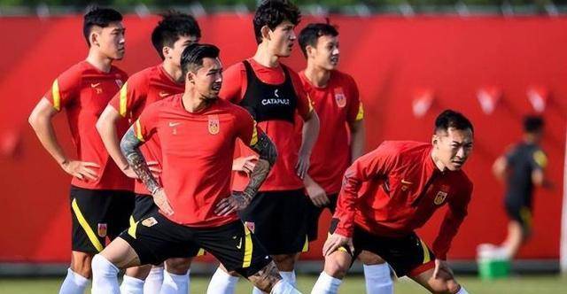 中国男足两位新星成功签约西班牙俱乐部,备战未来赛事_孟洋_国少队_吕